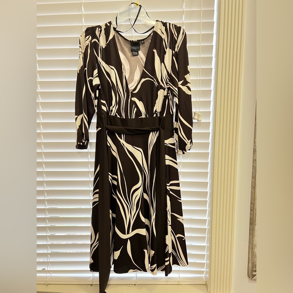 Size XL DRESS. Beautiful dress for a nice date, church or casual.